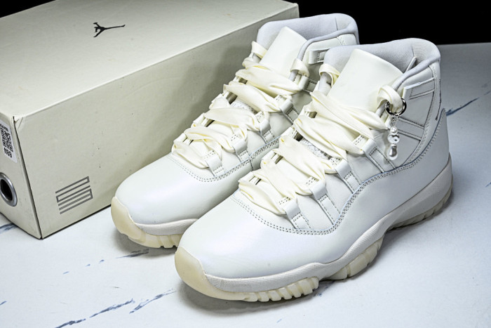 Jordan 11 Retro Pearl - AR0715-110